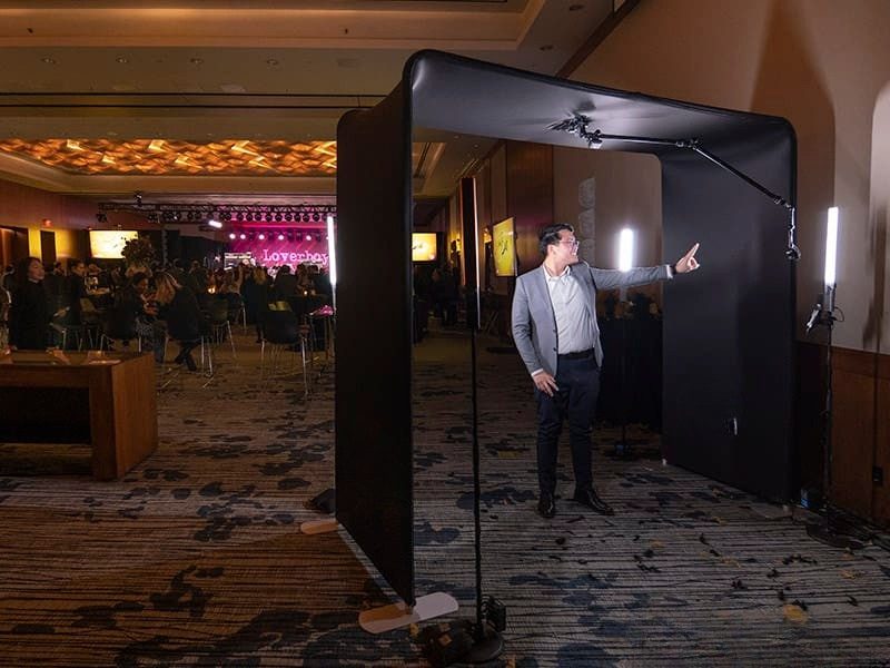 Arche du photobooth 360 aérien installée lors d'un gala corporatif
