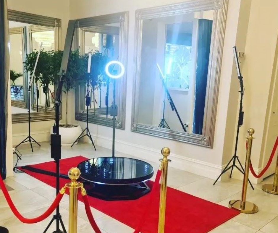 Plateforme 360 avec anneau lumineux, prête pour les invités